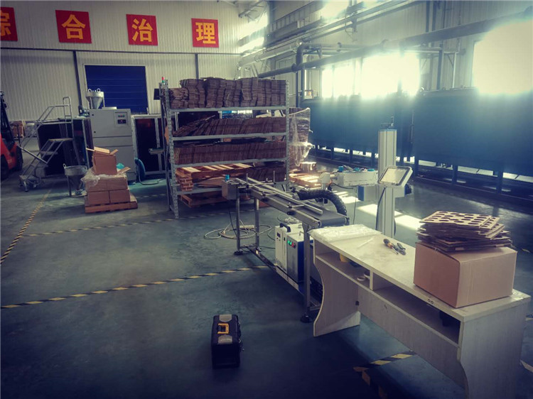 封閉式紫外激光噴碼機(jī)(圖4) 封閉式紫外激光噴碼機(jī)(圖4)